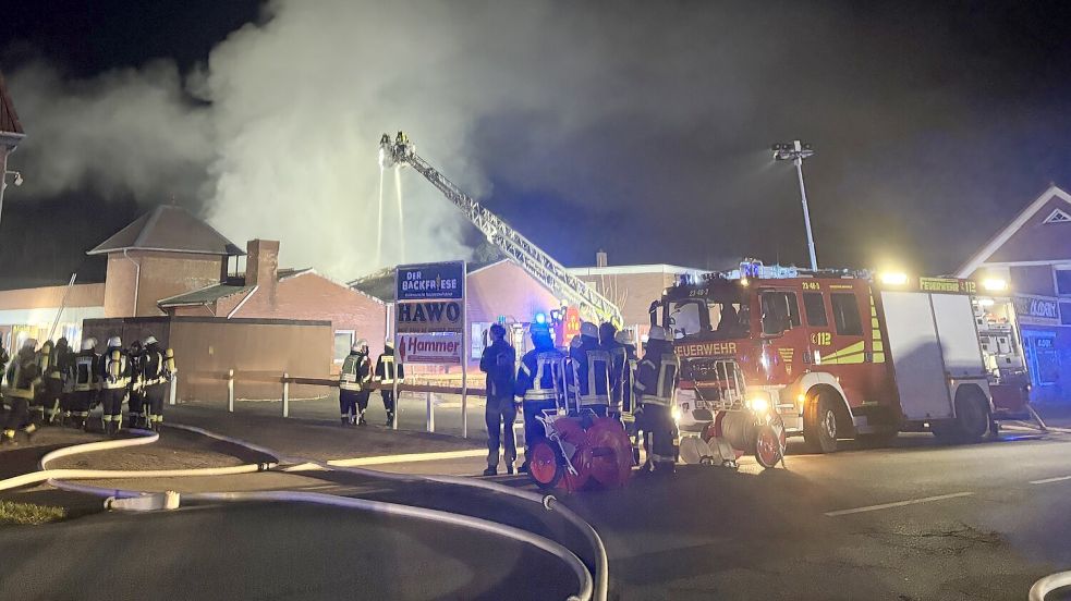 Ausstattung, Organisation und Personal der Südbrookmerlander Feuerwehren werden überprüft. Das Bild zeigt die Retter bei einem Einsatz in Moordorf. Foto: Archiv