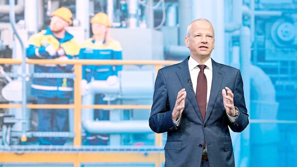 BASF-Chef Markus Kamieth will den Chemiekonzern wieder auf Kurs bringen. (Archivbild) Foto: Uwe Anspach