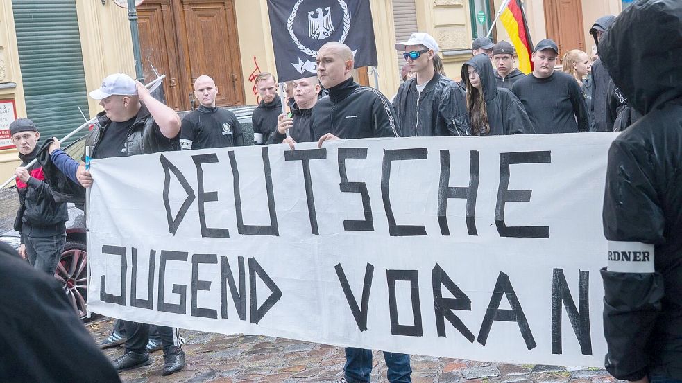 Die Bundesanwaltschaft hat im Mai Räume von mutmaßlichen Mitgliedern der Gruppen „Jung und Stark“ und „Deutsche Jugend Voran“ in zwölf Bundesländern durchsuchen lassen. Ihnen wird Bildung oder Mitgliedschaft in einer kriminellen Vereinigung vorgeworfen. (Archivfoto) Foto: Christophe Gateau