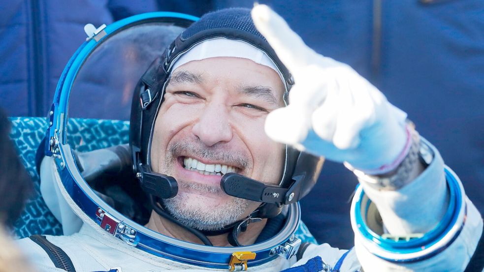 Der italienische Esa-Astronaut Luca Parmitano wird als erster Europäer beim Nasa-Mondprogramm „Artemis“ mitfliegen. (Archivbild) Foto: Sergei Ilnitsky/EPA POOL/dpa