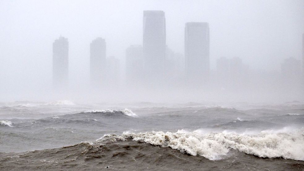 Ein Fischer hatten Qin nach sieben Tagen aus dem Wasser gezogen. (Archivbild) Foto: Guo Cheng/XinHua/dpa