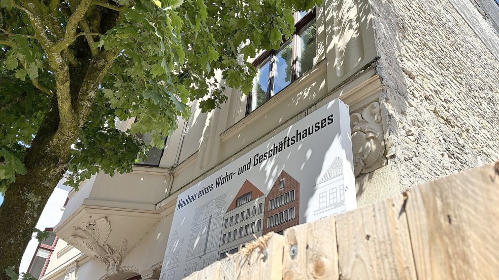 In der Brunnenstraße in Leer entsteht ein neues Wohn- und Geschäftshauses. Foto: Klaus Ortgies