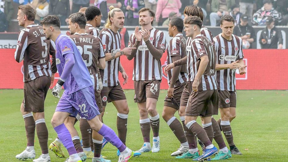 Der FC St. Pauli kommt am 4. Juli zu einem Freundschaftsspiel nach Emden. Foto: Imago
