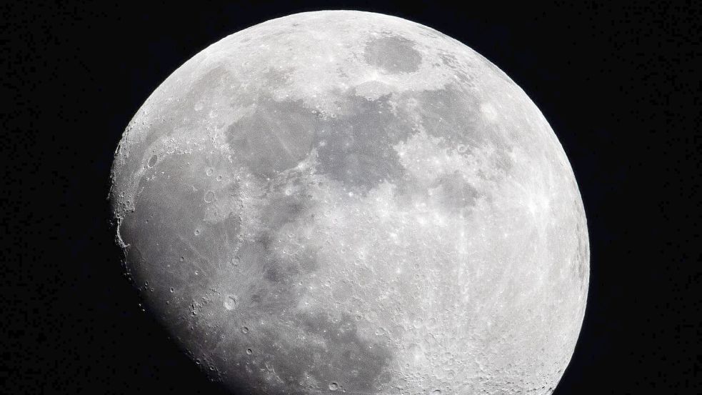 Raumfahrtexperte Moeller sieht in der Wahl von Italiener Parmitano für „Artemis-3“ keinen Konflikt damit, dass ein Deutscher als erster europäischer Astronaut Richtung Mond fliegt. (Archivbild) Foto: Boris Roessler