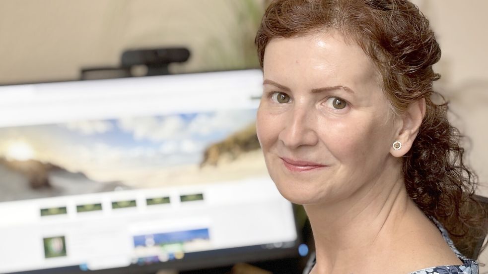 Carmen Trifa stammt aus Rumänien und ist Borkums neue Sprachmittlerin. Foto: Florian Ferber