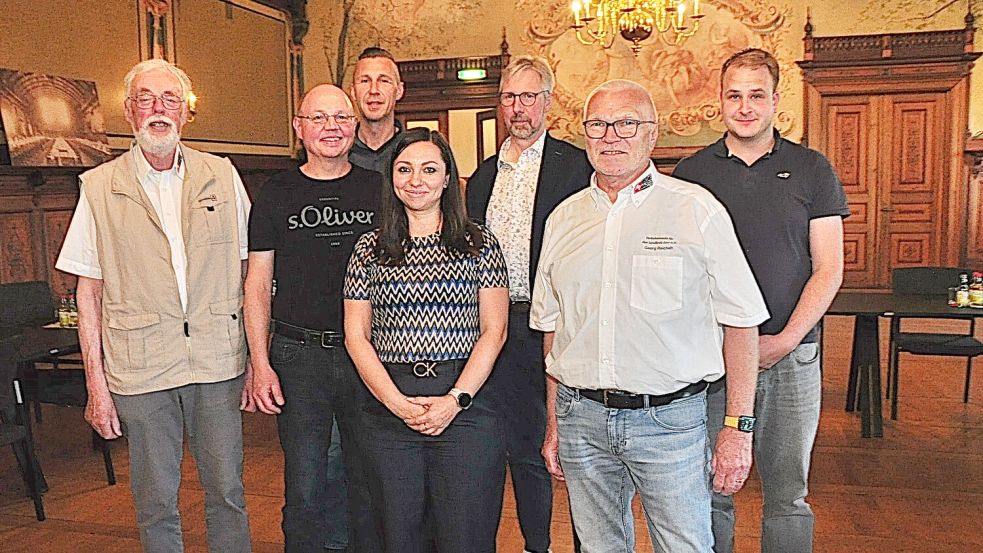 Den Vorstand der Verkehrswacht bilden (von links): Wibrandus Reddingius, Jörn Lantzius-Beninga, René Heidergott, Natalie Junker, Thomas Stamm, Georg Reichelt und Kai Krämer. Auf dem Foto fehlt der Vorsitzende Hans-Günter Jelting. Foto: Bodo Wolters