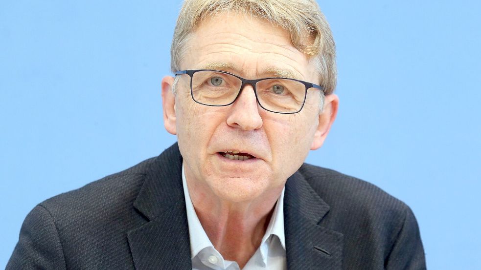 Helmut Frister betont, dass digitale Angebote eine wichtige Rolle bei der Erfüllung der Kommunikations- und Informationsbedürfnisse von Kindern und Jugendlichen spielen. (Archivbild) Foto: Wolfgang Kumm/dpa