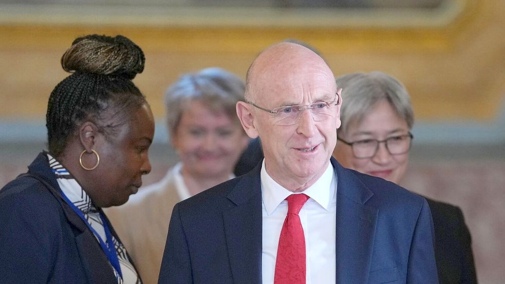 Healey galt bisher als loyaler Mitstreiter von Premier Keir Starmer. Foto: Kin Cheung