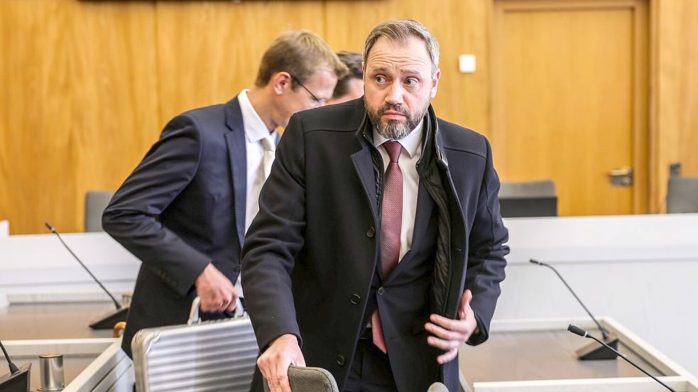 Der Sparkasse Gelsenkirchen, im Gerichtssaal unter anderem vertreten vom Bereichsleiter Vertrieb Matthias Kloh, werfen die Kläger Pflichtverletzungen vor. Foto: Oliver Berg