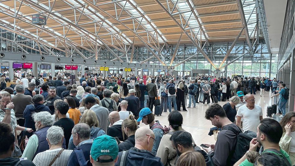 Der Sicherheitsbereich des Hamburger Flughafens wurde am Freitag wegen einer „polizeilichen Lage“ geräumt. Foto: dpa/Frank Molter
