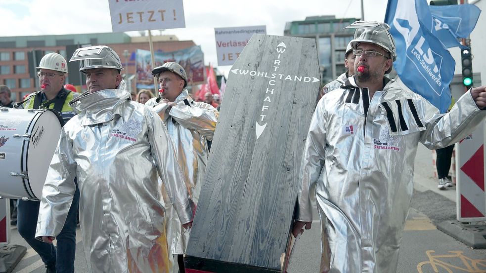 2025 war die Produktion der deutschen Stahlindustrie auf einen Tiefstand seit der Finanzkrise gefallen Foto: Sven Kaeuler/dpa