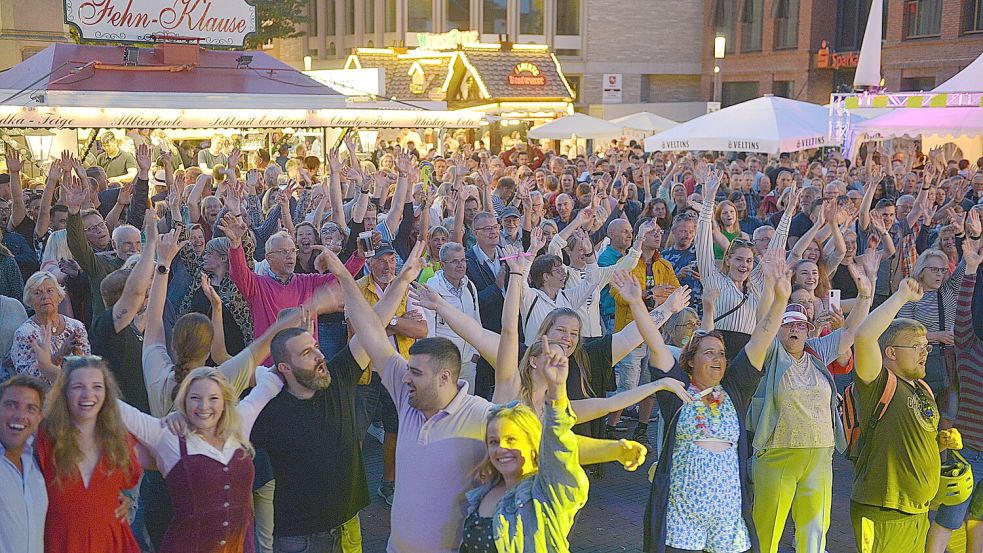 Partystimmung auf dem Stadtfest in Leer. Foto: Bodo Wolters/Archiv