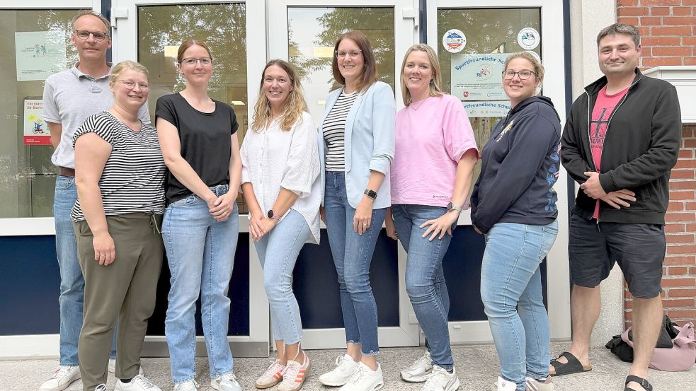 Gründeten den neuen Förderverein für die Grundschule Möhlenwarf (von links): Thomas Stern, Mareike Giese, Maike Abbas, Stephanie Bock, Ina Leissen, Deike Hübner, Denise Müller und Pavel Matusjak. Foto: privat