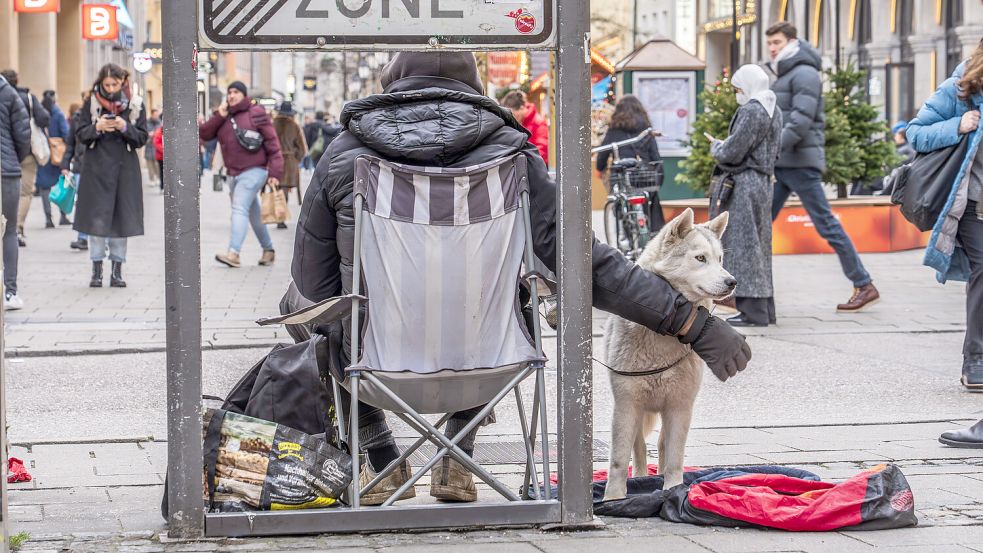 Die Schere zwischen arm und reich nimmt auch in Deutschland zu. Foto: IMAGO/Wolfgang Maria Weber