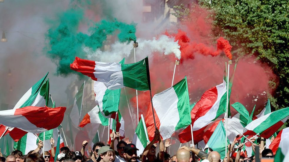 Der Protest steht dem Motto „Remigration und Rückeroberung“. Foto: Marco Iacobucci