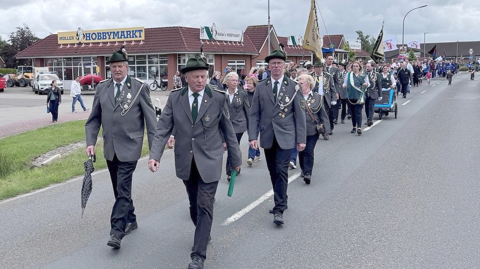 Der Festumzug in Moordorf. Foto: Holger Janssen