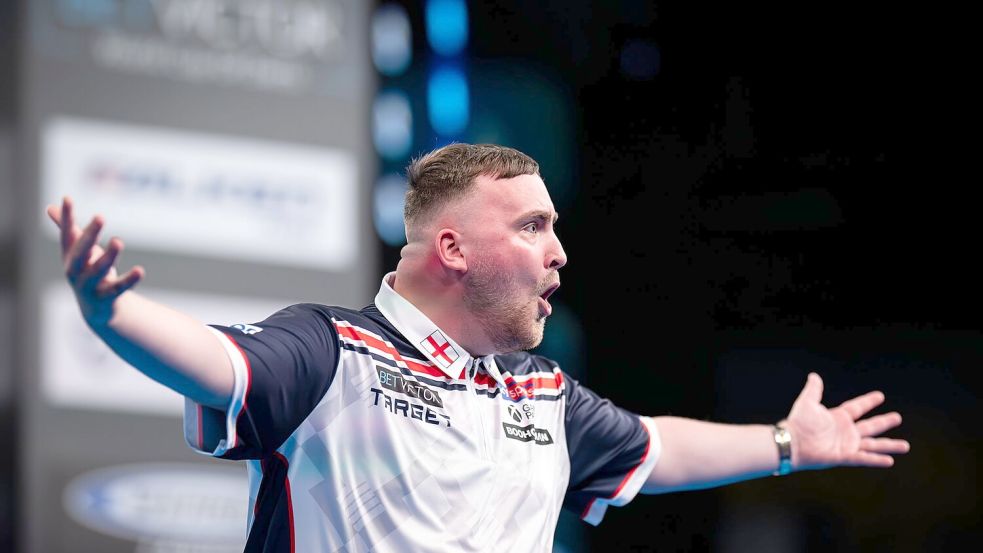 Der englische Darts-Star Luke Littler ist erstmals Team-Weltmeister. Foto: Hannes P. Albert