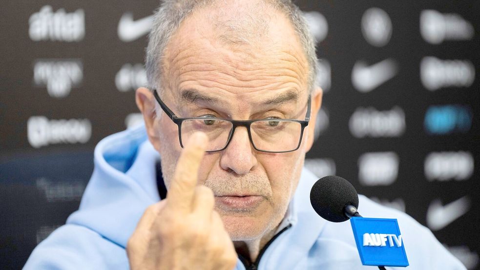 Uruguays Team um Trainer Marcelo Bielsa erreichte seinen Spielort Miami erst mit erheblicher Verspätung. (Archivbild) Foto: Matilde Campodonico