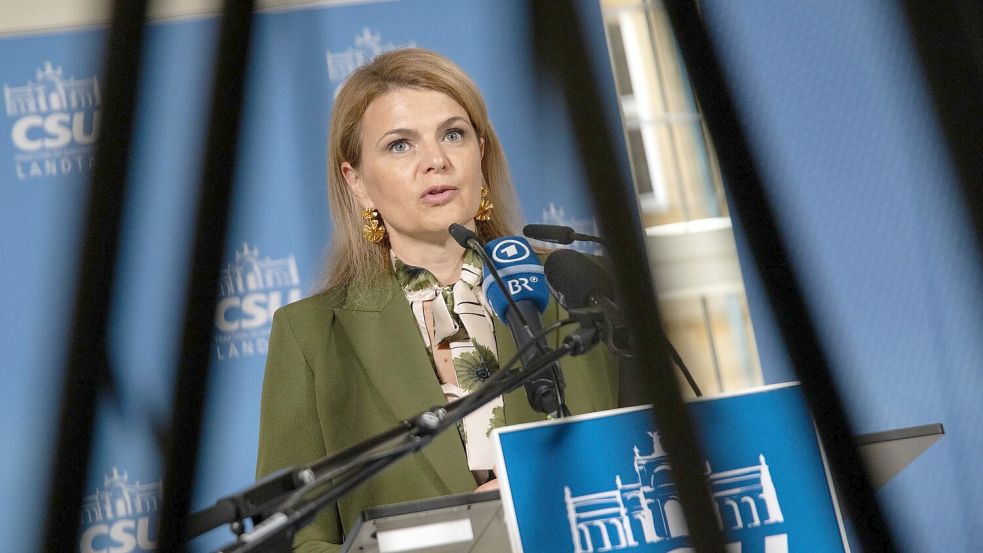 Die Pflegebevollmächtigte Katrin Staffler meint, „mit Klein-Klein“ komme man angesichts der Pflege-Herausforderungen nicht weiter. (Archivbild) Foto: Pia Bayer/dpa