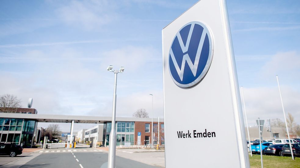Steht für die Zukunft der Industrieproduktion in Ostfriesland: das VW-Werk in Emden. Foto: Hauke-Christian Dittrich/dpa
