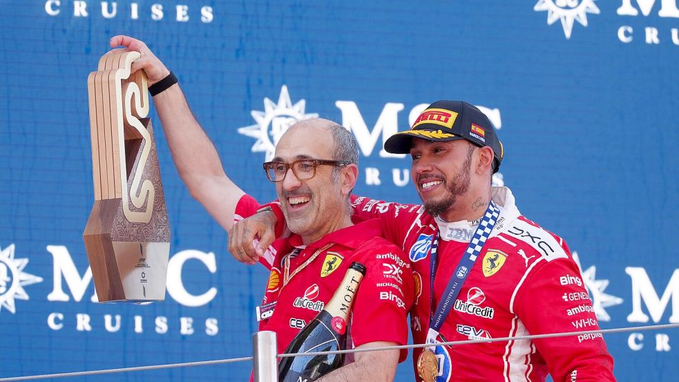 Lewis Hamilton (r) und sein Renningenieur Carlo Santo haben den Ferrari-Aufschwung organisiert. Foto: David Davies