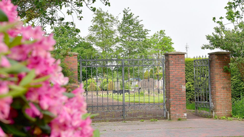 Die Kosten der Leichenhalle auf dem neuen Friedhof in Hinte sollen gesenkt werden – die Nutzung war vielen Anwohnern schlichtweg zu teuer. Fotos: Heinz Wagenaar/Archiv