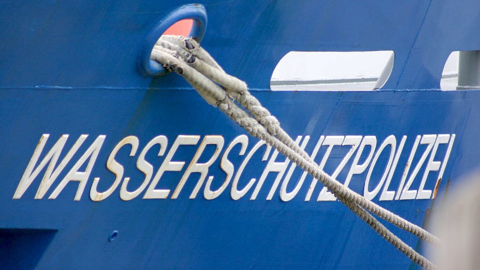 Die Wasserschutzpolizei in Emden ermittelt. Symbolfoto: Archiv