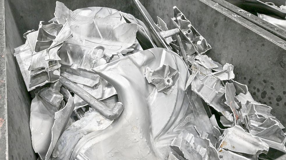 Aluminium aus Autoteilen soll künftig öfter wiederverwendet werden. (Symbolbild) Foto: Patrick Pleul