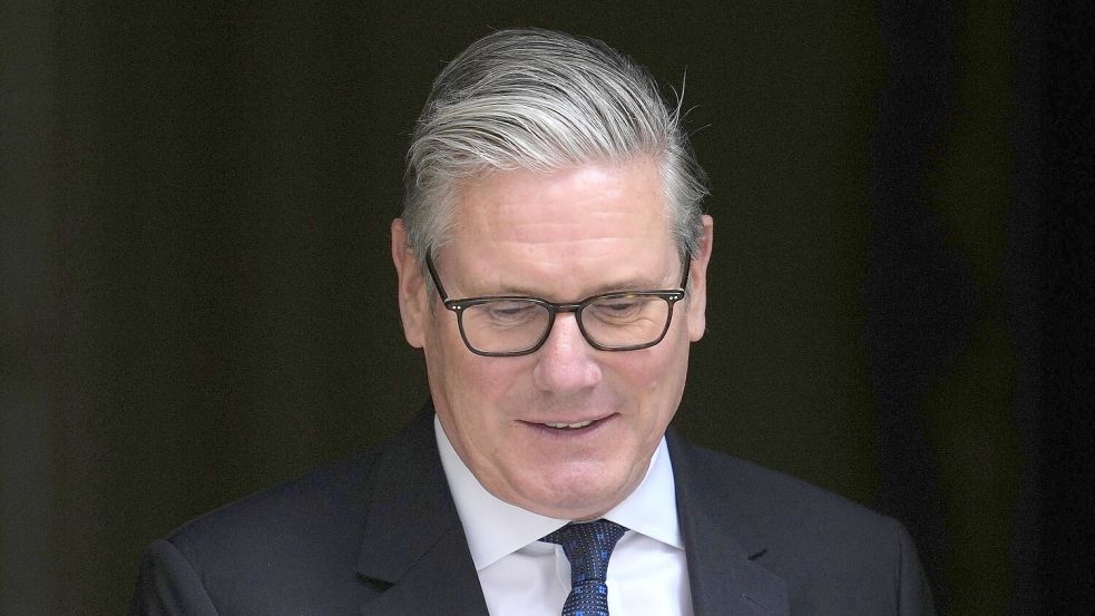 Premierminister Keir Starmer steckt seit Monaten in einer tiefen Krise. Foto: Kin Cheung/AP/dpa