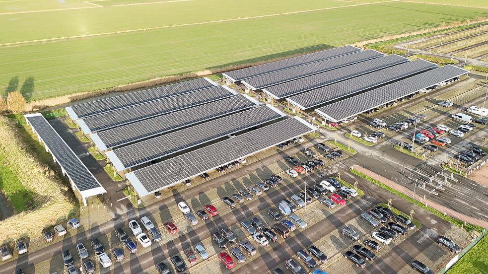 Ein Großteil des Strombedarfs für den E-Kat von Norden-Frisia wird über eigene Photovoltaik- und Speicherlösungen gedeckt. Das bidirektionale Laden von E-Autos würde in Sachen Nachhaltigkeit einen Schritt weitergehen. Foto: Norden-Frisia