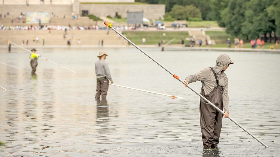 Die Arbeiten am Reflecting Pool werden wohl doch aufwendiger als gedacht. Foto: Mark Schiefelbein