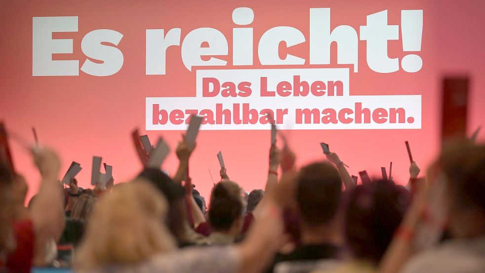 Die rund 500 Delegierten in Potsdam beraten bis Sonntag die Linie der Partei. Foto: Michael Bahlo