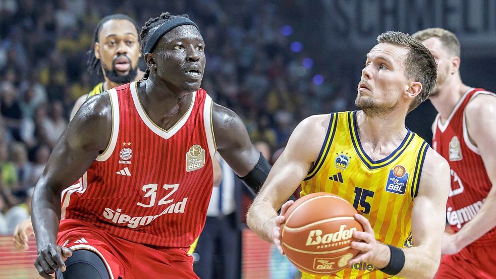 Einen heißen Kampf lieferten sich Alba Berlin und Bayern München. Foto: Andreas Gora