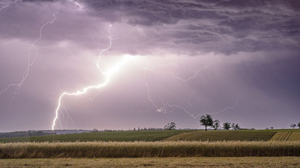 Vor allem im Osten Deutschlands drohen weitere Gewitter. Foto: Alexander Wolff/onw-images/dpa