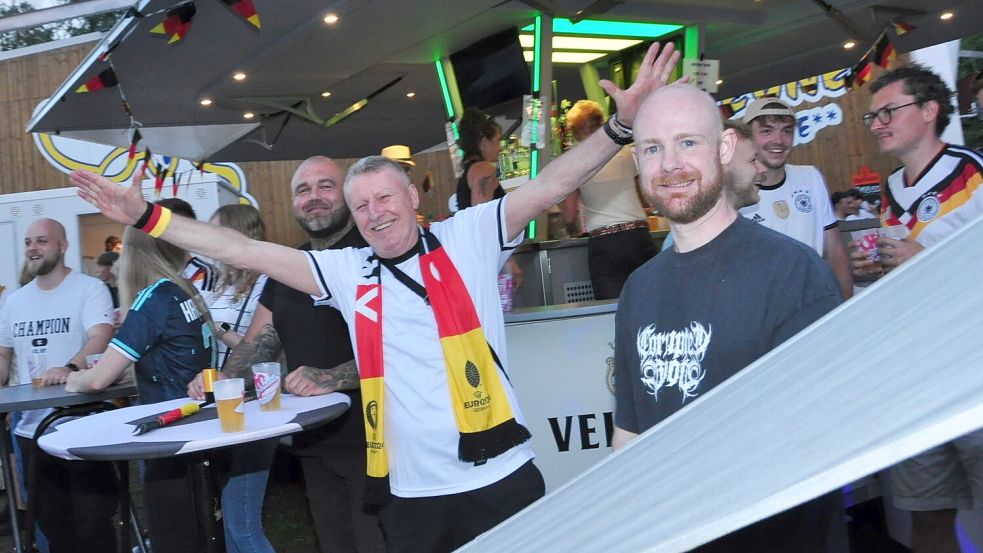 Die Stimmung bei der Fetenscheune war ausgelassen. Foto: Bodo Wolters