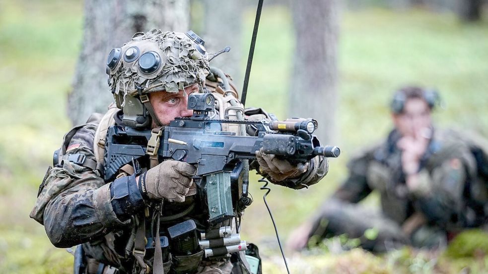 Die Bundeswehr will in Litauen mit regelmäßigen Manövern Präsenz an der Nato-Flanke zeigen. Foto: Kay Nietfeld/dpa