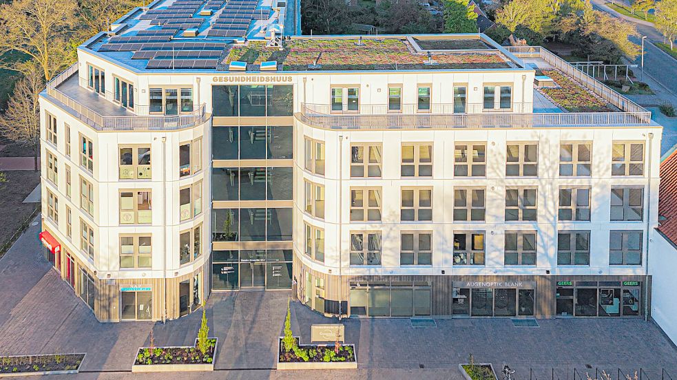 Erfolgreiches Großprojekt in Warsingsfehn: Der Bau des Gesundheidshuus’ war Dieter Baumann eine Herzensangelegenheit. Foto: Real Immobilien