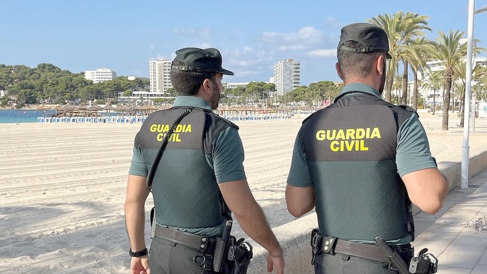 Die Polizei sucht noch nach der Beute. (Archivbild) Foto: Guardia Civil/Europapress/dpa