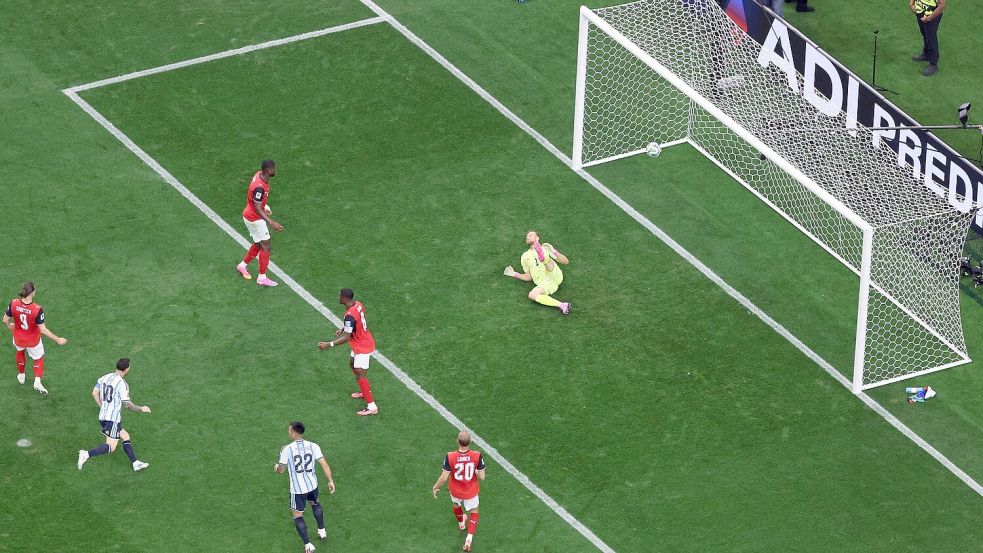 Messi trifft zum 1:0 und dreht zum Jubeln ab. Foto: Sam Hodde