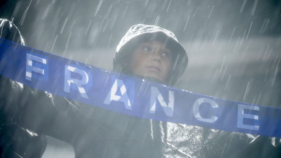 Ein französischer Fan im Regen von Philadelphia. Foto: Matt Rourke