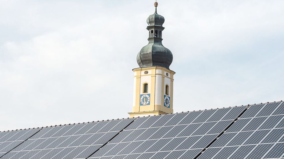 Private Hausbesitzer investierten über Jahre kräftig in die Solarenergie. Doch die Nachfrage ist mittlerweile gesunken, und würde laut Bundesverband BSW Solar bei einer Streichung der Förderung weiter sinken. (Symbolbild) Foto: Armin Weigel