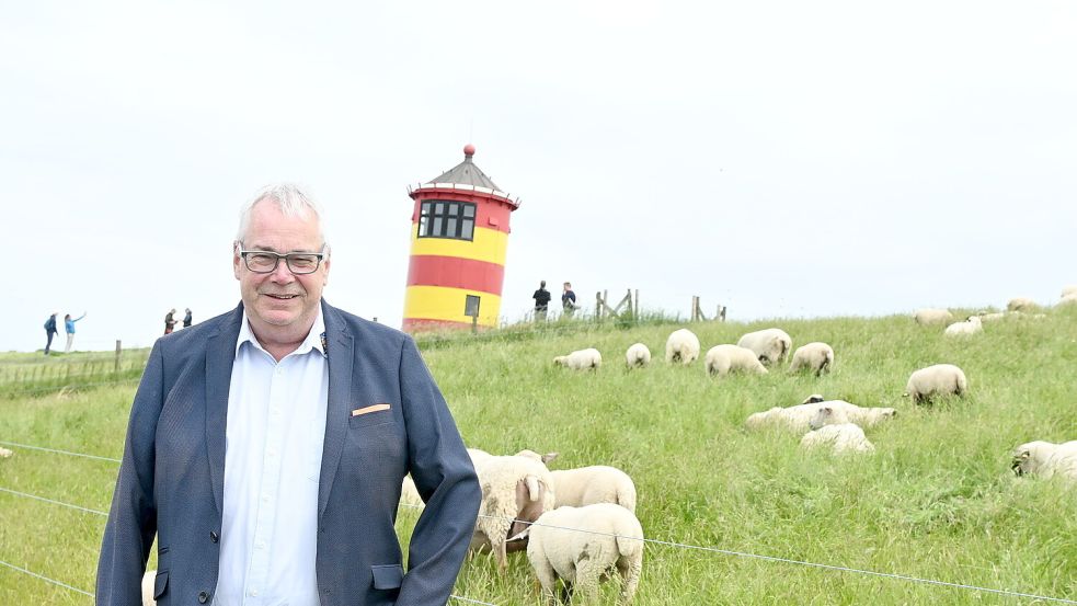 Frank Baumann war einst Bürgermeister in der Krummhörn. Jetzt bringt er sich ehrenamtlich in der, wie er sagt, „schönsten Gemeinde Deutschlands“ ein. Foto: Heinz Wagenaar