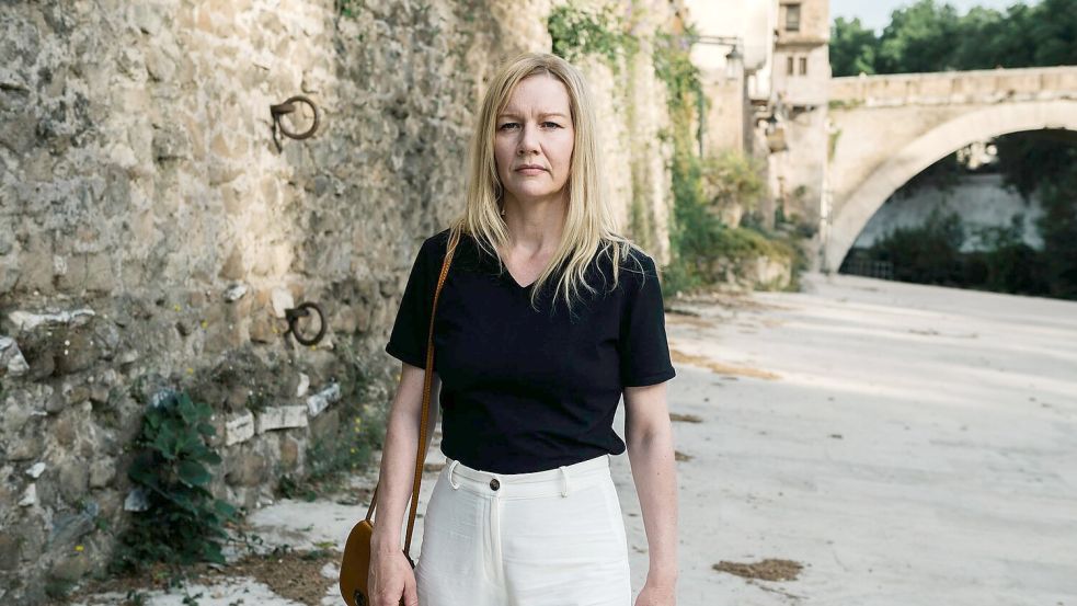 Hüller in einer Szene des Films. Foto: Elliott Kreyenberg/Weltkino/dpa