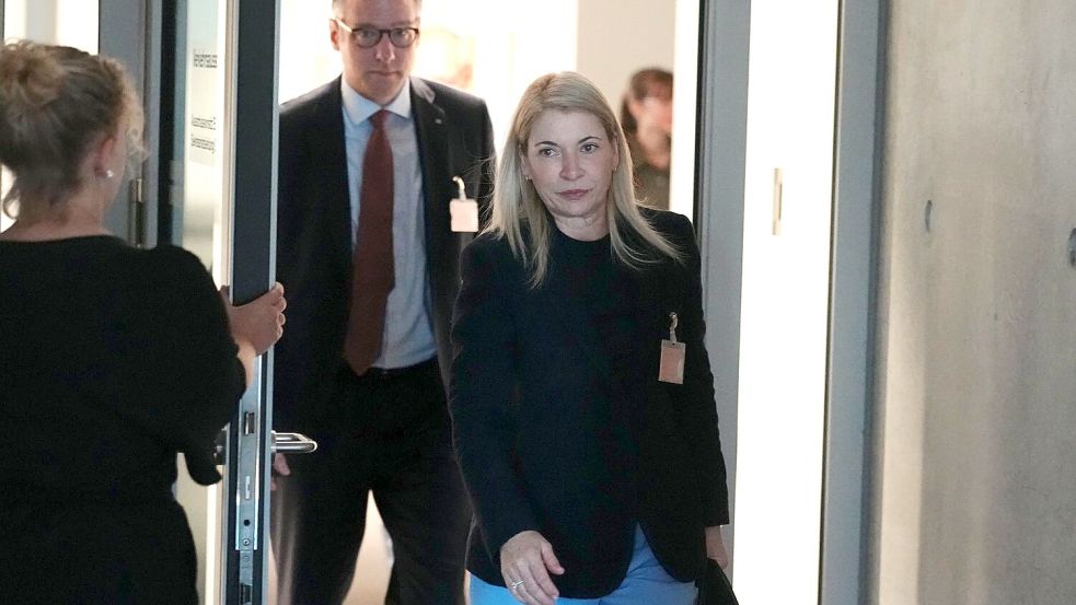 Bahnchefin Evelyn Palla hatte zunächst keinen neuen Termin genannt und eine umfassende Überprüfung des Projektes angekündigt. Foto: Kay Nietfeld/dpa