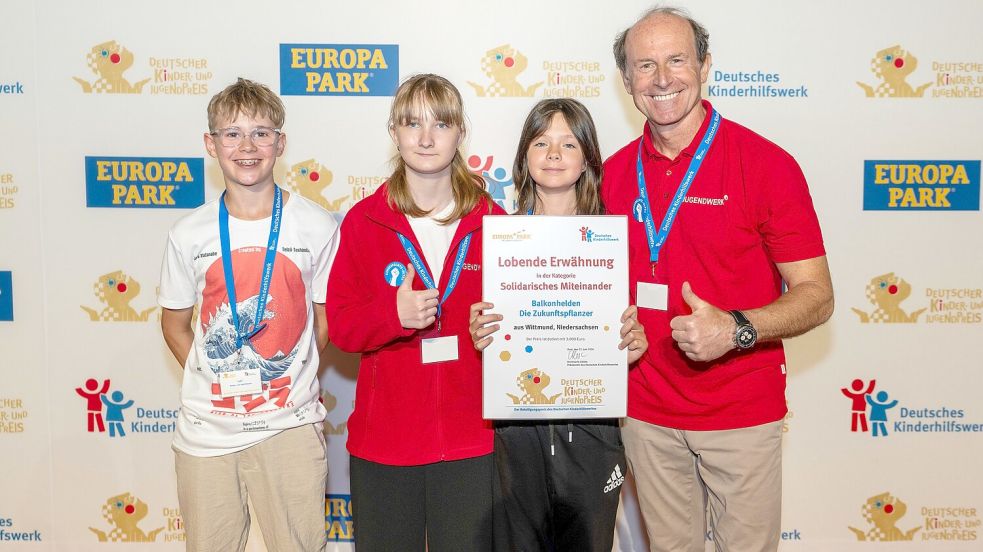 Die Wittmunder „Balkonhelden“ freuen sich über Auszeichnung beim Deutschen Kinder- und Jugendpreis. Foto: Kinderhilfswerk