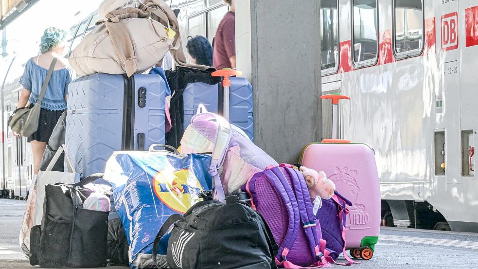 Die Störung im Bahnverkehr konnte gegen 0.30 Uhr behoben werden. Seither rollen die Züge wieder. Foto: Jason Tschepljakow/dpa