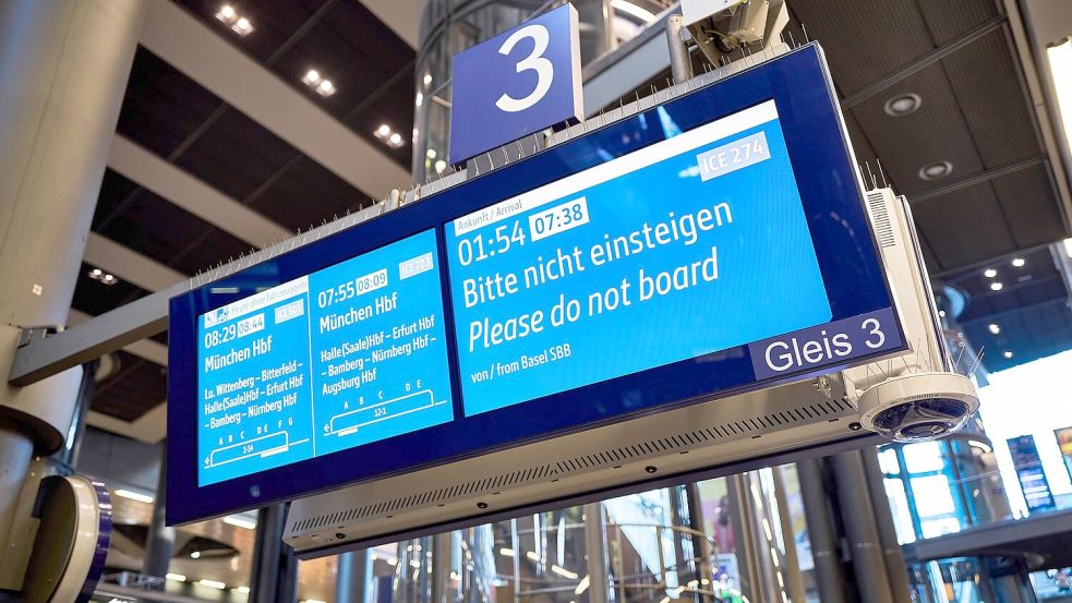 Nach dem bundesweiten Ausfall im Bahnbetrieb kam es am Morgen noch zu Verspätungen. Foto: Michael Ukas