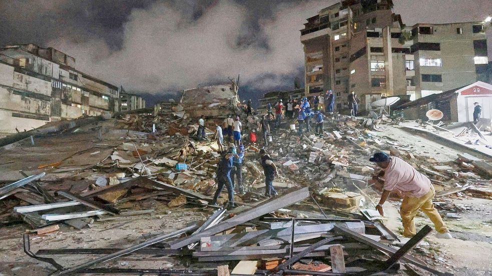 Rettungskräfte durchsuchten nach dem Erdbeben die Trümmer. Foto: Javier Campos