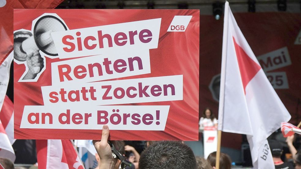 Viele Menschen sorgen sich davor, an der Börse Geld zu verlieren. (Archivbild) Foto: Sebastian Willnow/dpa
