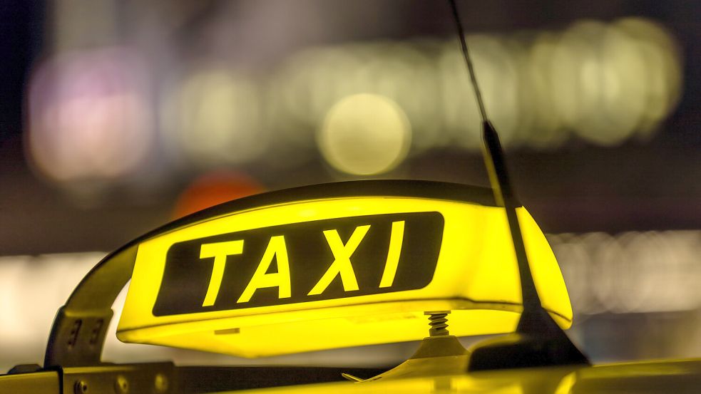 Nach gefährlichen Überholmanövern eines Taxifahrers in Papenburg sucht die Polizei Zeugen. Archivfoto: Frank Hammerschmidt/dpa